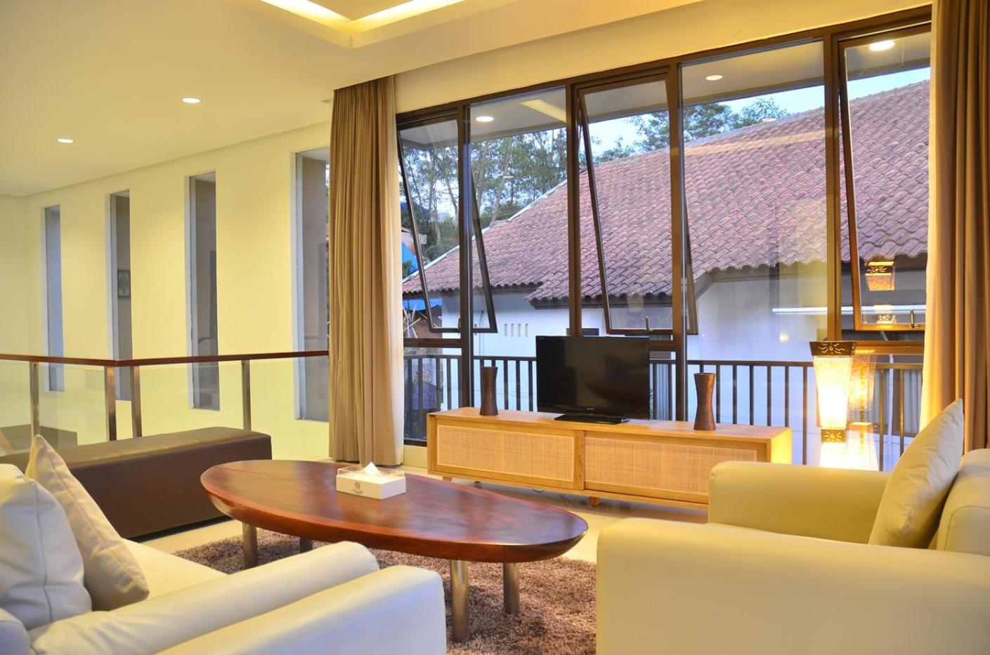 Oyama City View Villa 4 Bedrooms With A Private Swimming Pool Bandung Dış mekan fotoğraf