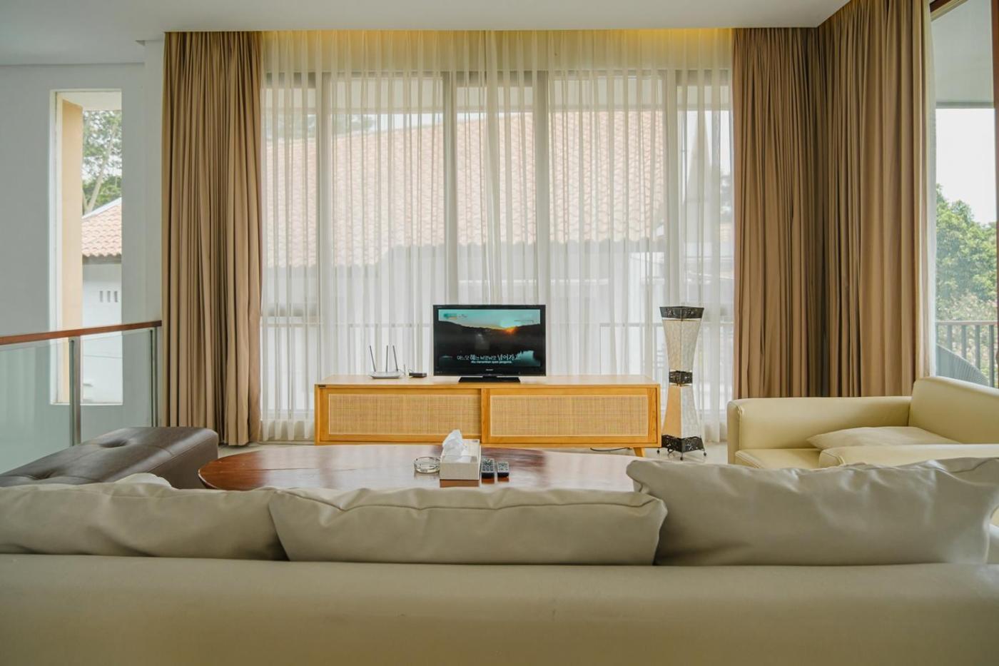 Oyama City View Villa 4 Bedrooms With A Private Swimming Pool Bandung Dış mekan fotoğraf