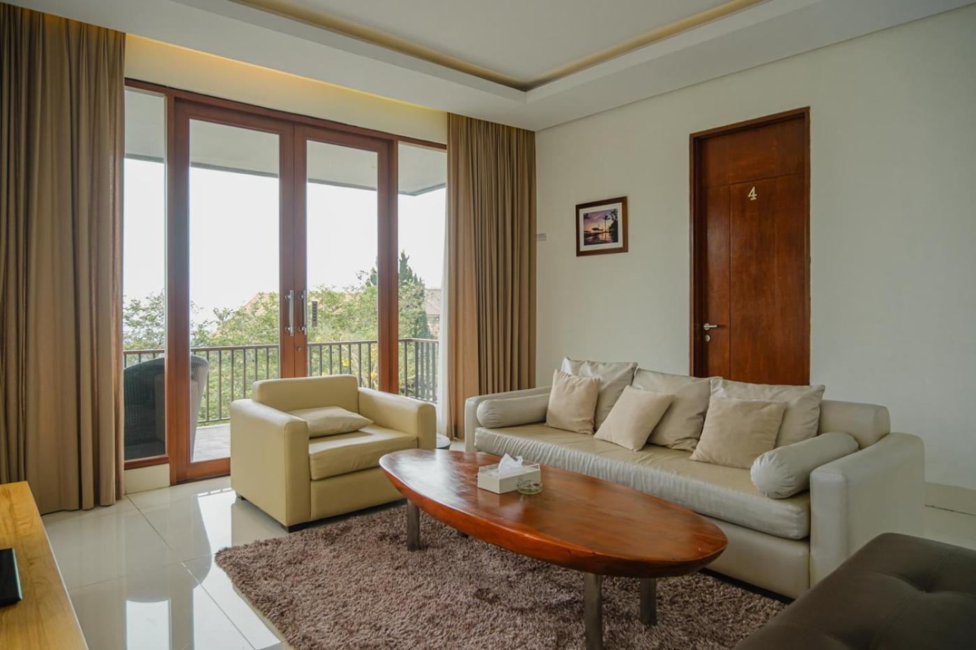 Oyama City View Villa 4 Bedrooms With A Private Swimming Pool Bandung Dış mekan fotoğraf
