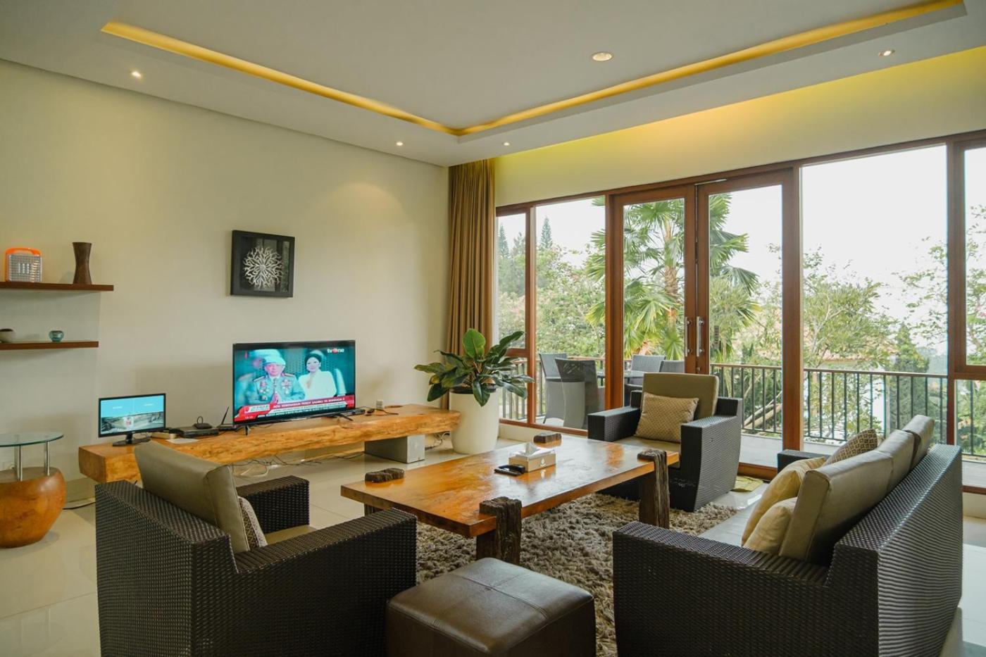 Oyama City View Villa 4 Bedrooms With A Private Swimming Pool Bandung Dış mekan fotoğraf