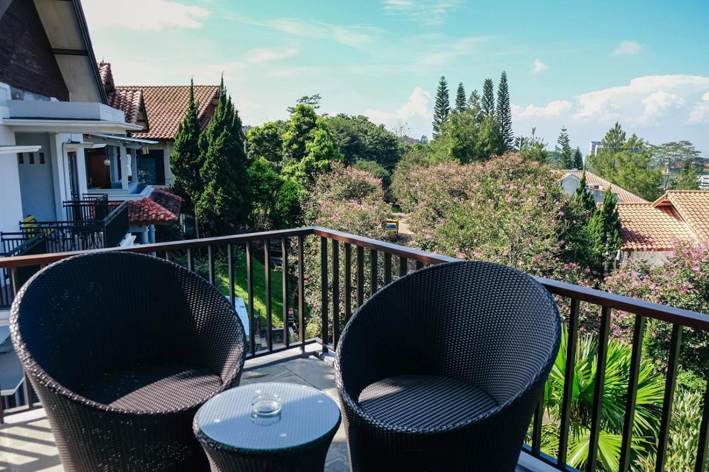 Oyama City View Villa 4 Bedrooms With A Private Swimming Pool Bandung Dış mekan fotoğraf